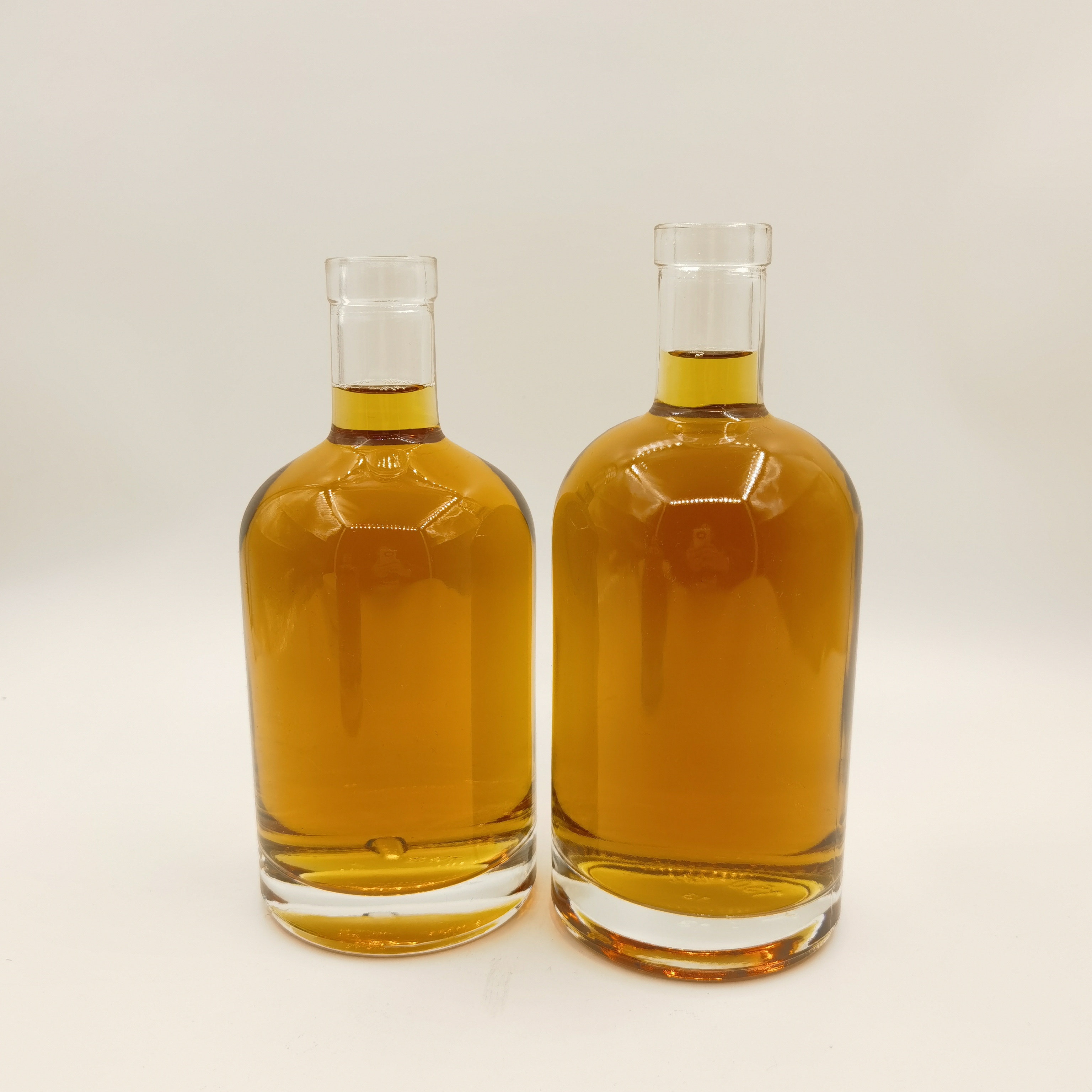 Botella de vidrio de vodka