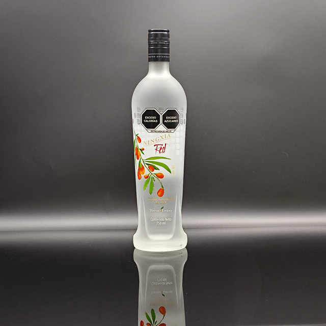  Botella de vidrio de vodka personalizada de 750 ml personalizada más competitiva del fabricante 