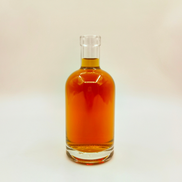 Botella de vidrio de vodka nórdico de 750 ml de vodka redondo transparente